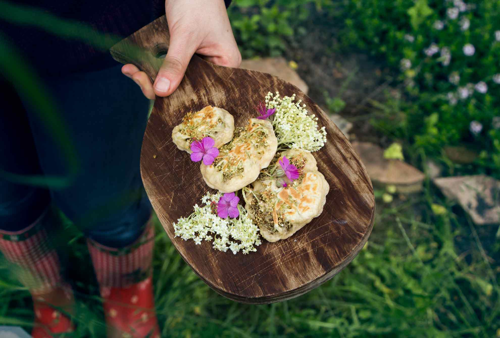 Herbal Hunter Baumblüten-Pancakes mit Holunder rezept aus der Wildkräuterküche