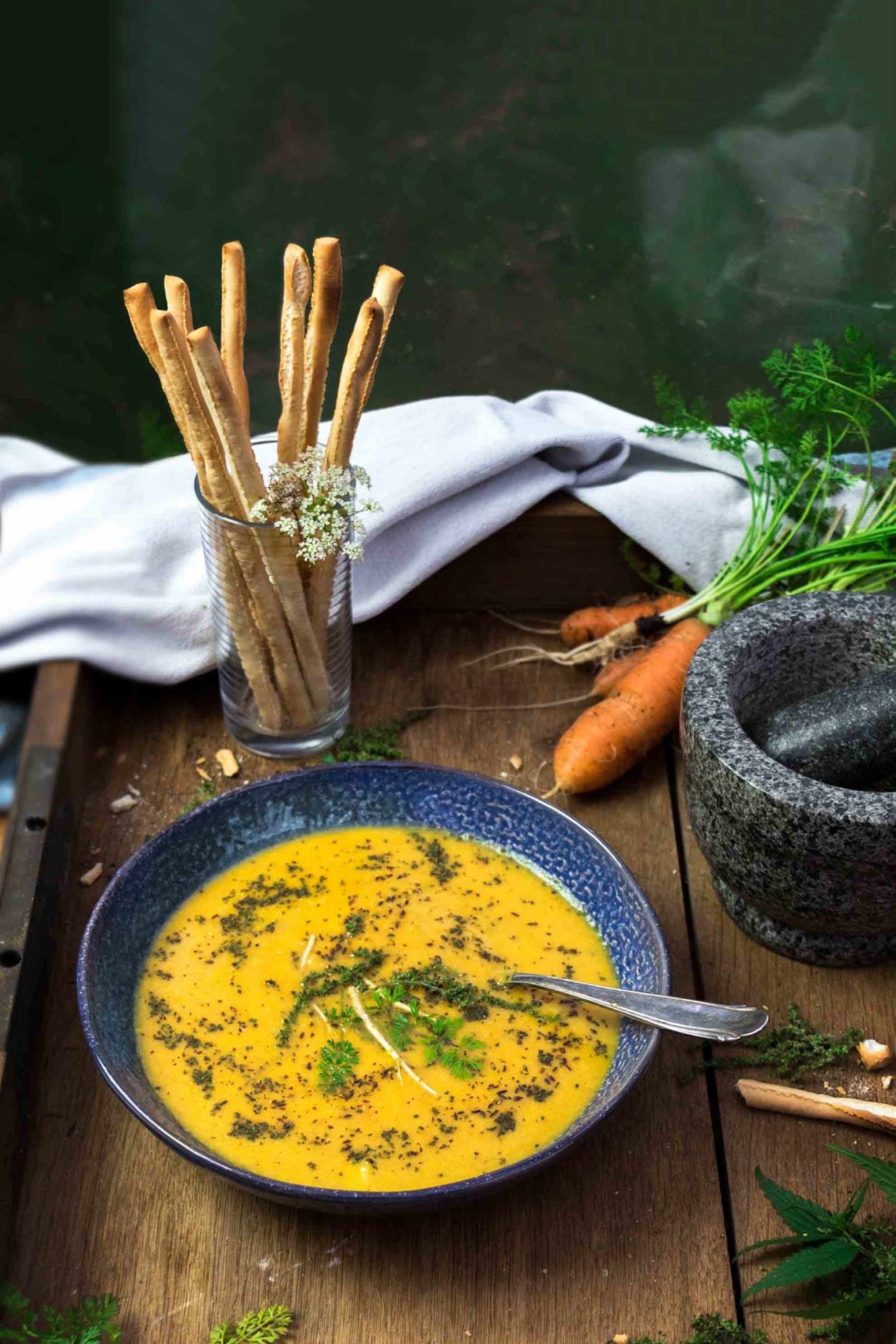 Möhren-Ingwer-Suppe mit wildem Pfeffer • Herbal Hunter Kräuterküche